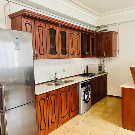 Republic Square Apartment Jerevan Buitenkant foto