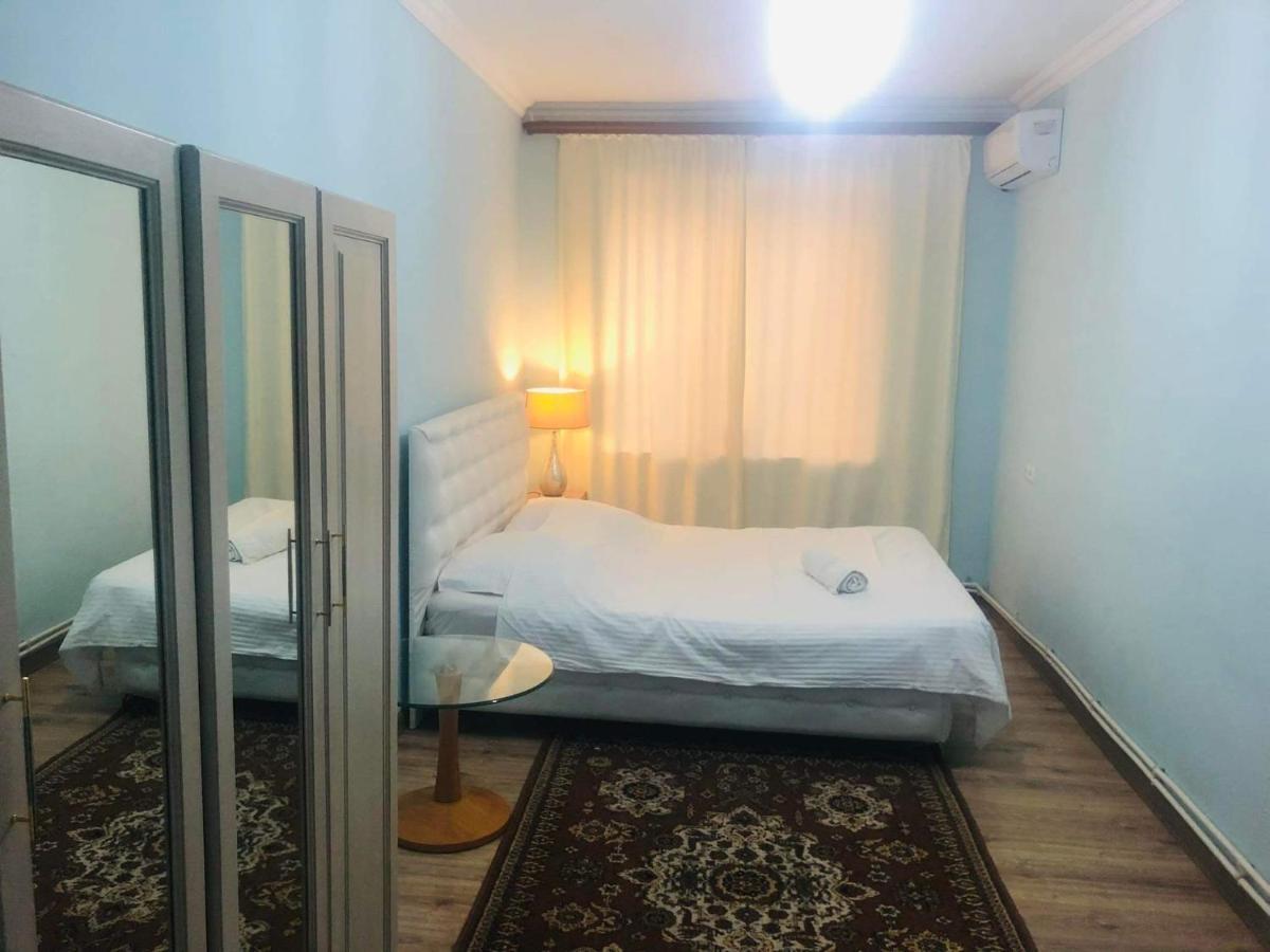 Republic Square Apartment Jerevan Buitenkant foto