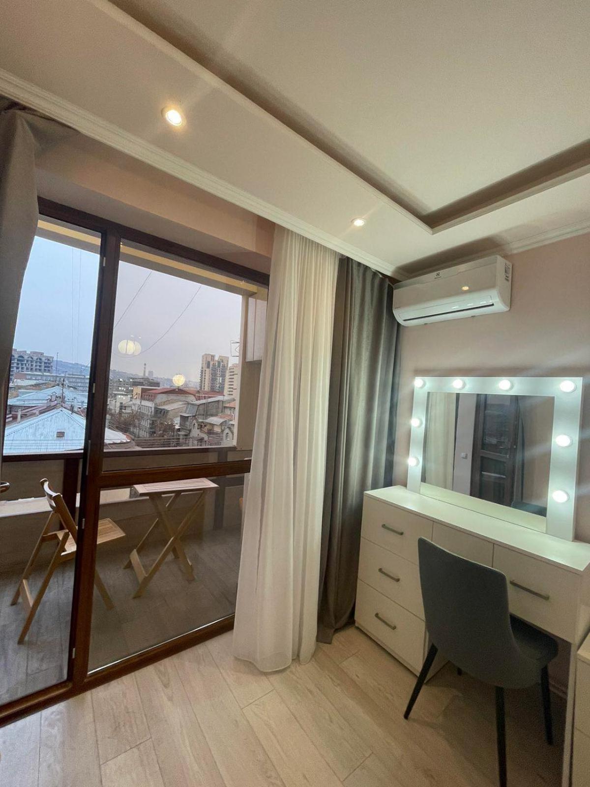 Republic Square Apartment Jerevan Buitenkant foto