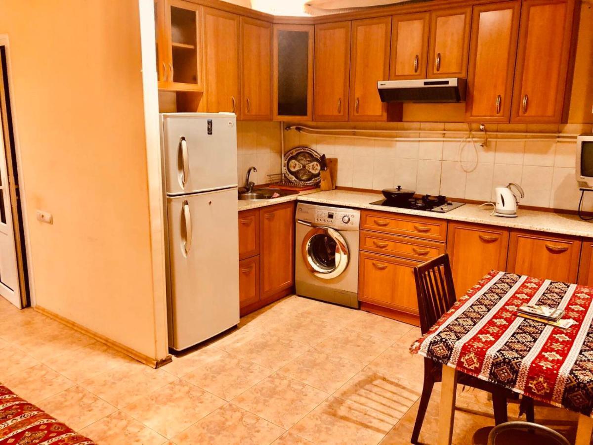 Republic Square Apartment Jerevan Buitenkant foto