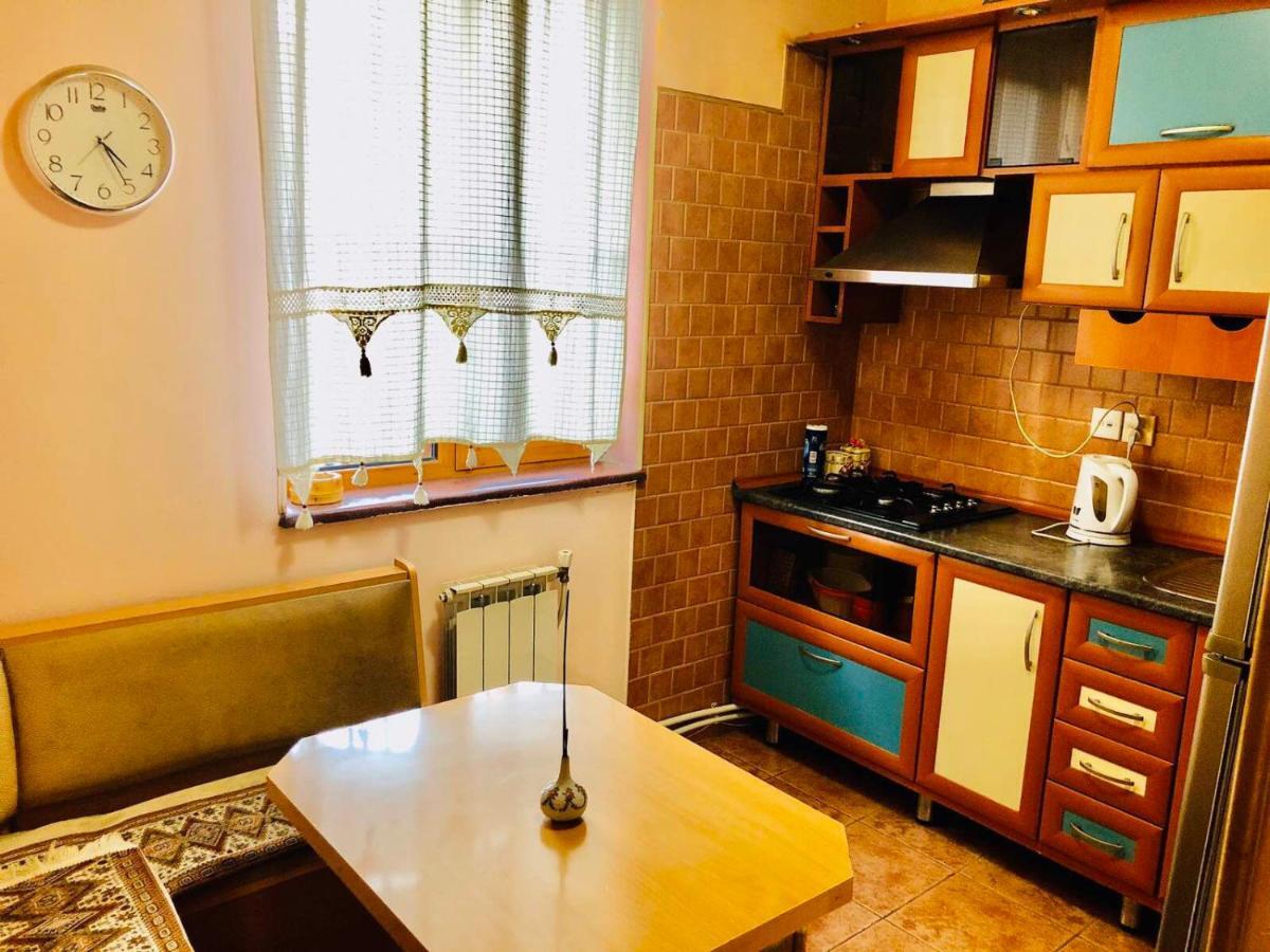 Republic Square Apartment Jerevan Buitenkant foto