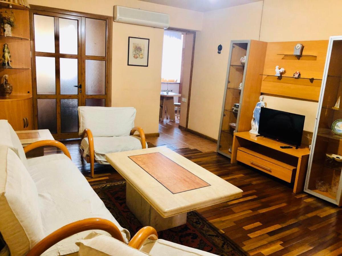 Republic Square Apartment Jerevan Buitenkant foto